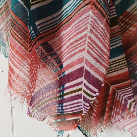 🌸 3 for $20 🌸 NWOT Reitmans Lightweight Patterned Scarf - Picture 2 of 3